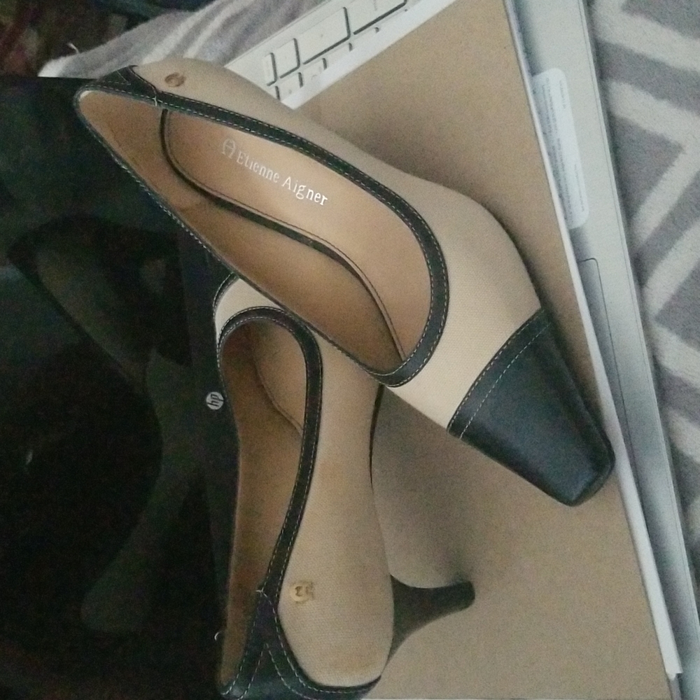 Etienne Aigner pumps